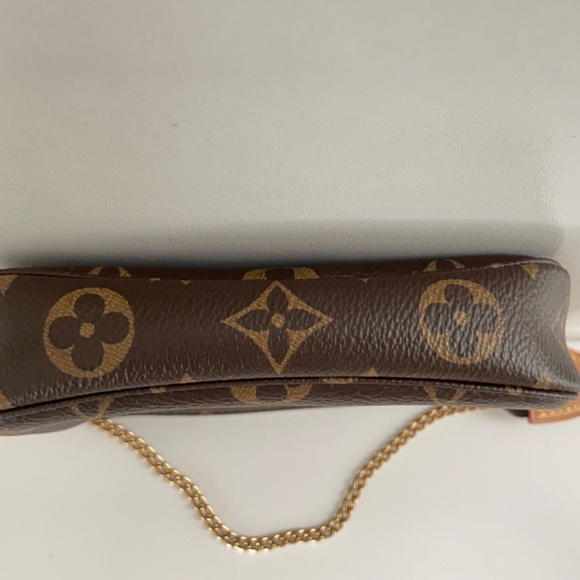 Louis Vuitton Mini Pochette Accessoires- Monogram - Picture 5 of 6